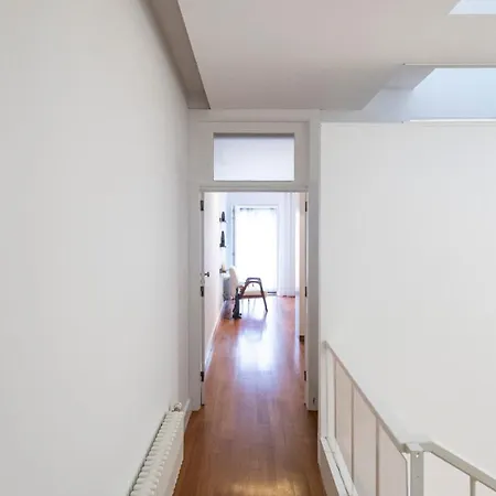 Fabrica Three-story Charm By Lovelystay Apartment