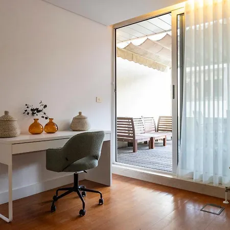 Fabrica Three-story Charm By Lovelystay Apartment