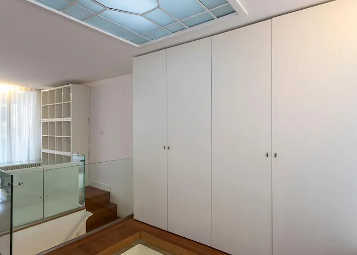 Fabrica Three-story Charm By Lovelystay Πόρτο