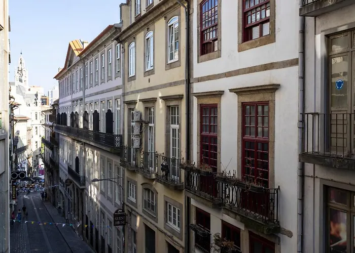 Fabrica Three-story Charm By Lovelystay Πόρτο