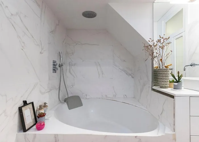 Fabrica Three-story Charm By Lovelystay * Πόρτο