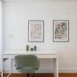 Apartamento Fábrica Three-story Charm By Lovelystay