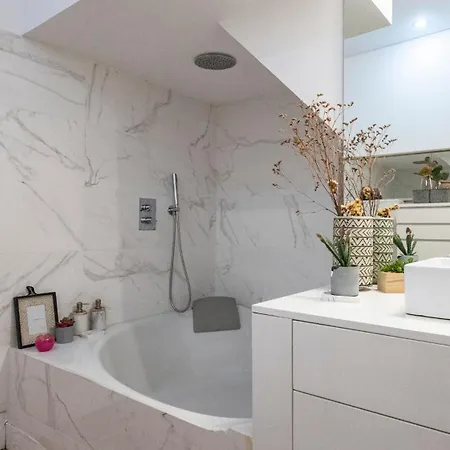 Appartamento Fábrica Three-story Charm By Lovelystay *