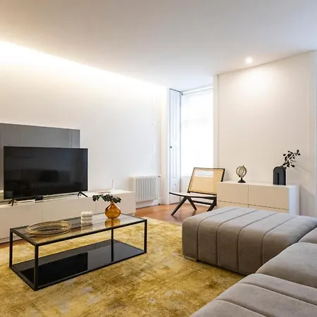 Fábrica Three-story Charm By Lovelystay Appartamento